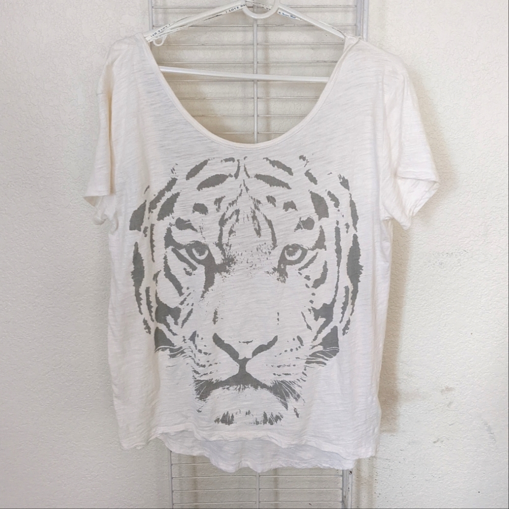 Women's Off The Shoulder Tiger Shirt S/P